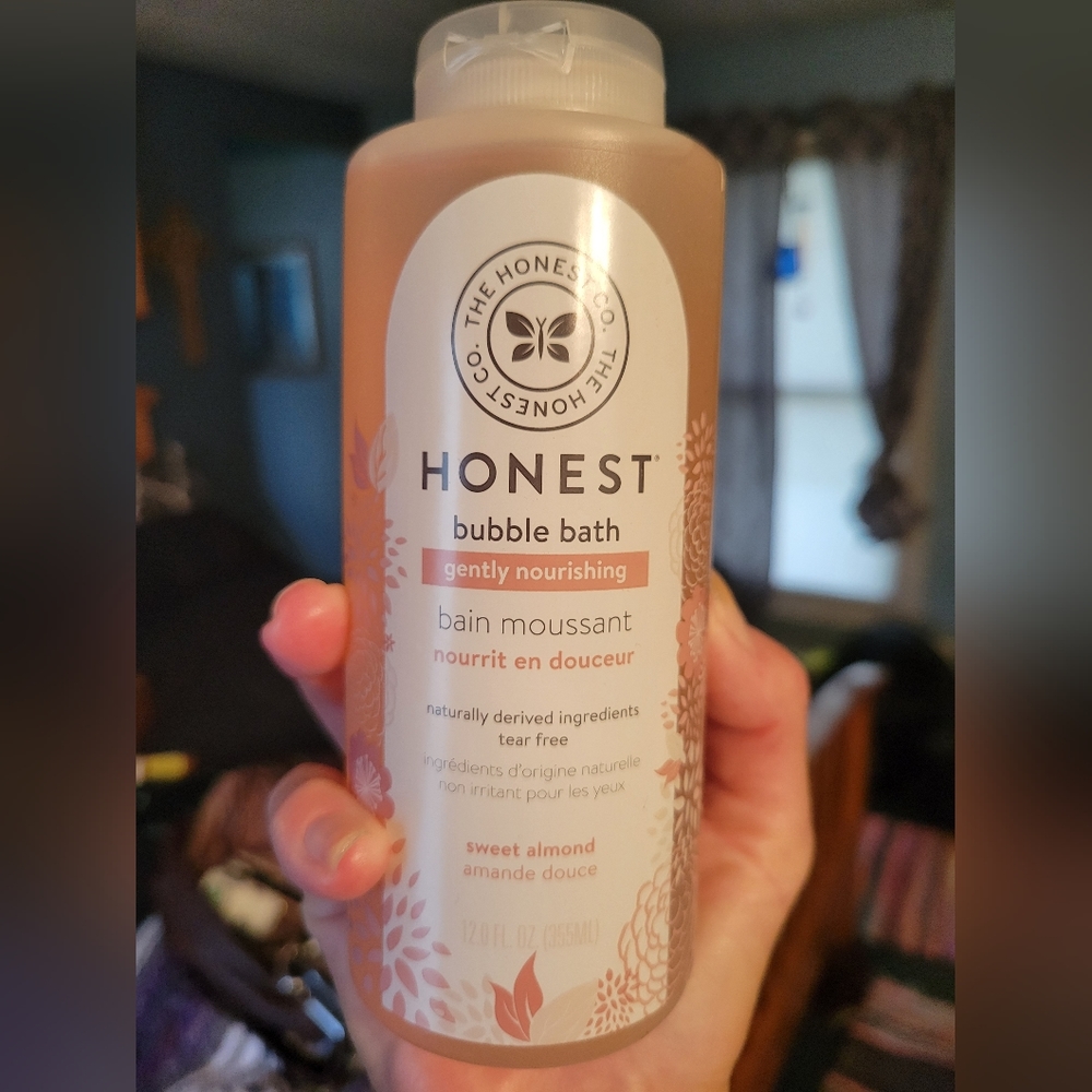 Honest bubble bath sweet almond scent